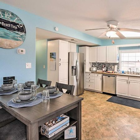 Surfside Beach Gem With Deck - 1 Block To Shore! Freeport Εξωτερικό φωτογραφία