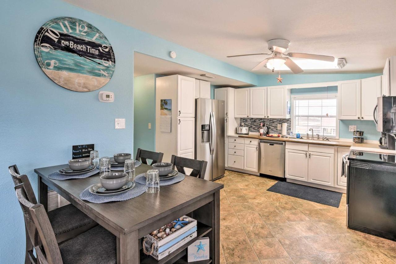 Surfside Beach Gem With Deck - 1 Block To Shore! Freeport Εξωτερικό φωτογραφία