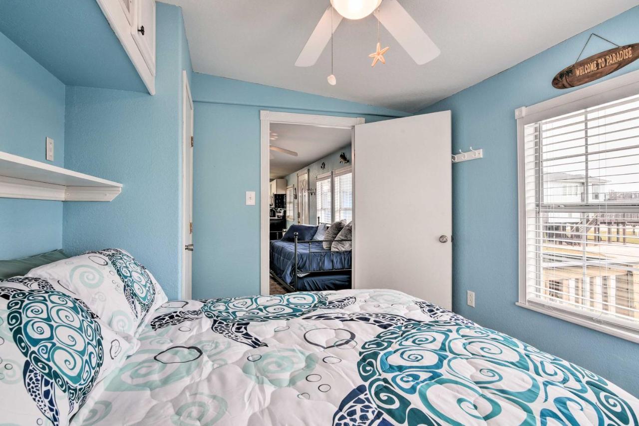 Surfside Beach Gem With Deck - 1 Block To Shore! Freeport Εξωτερικό φωτογραφία