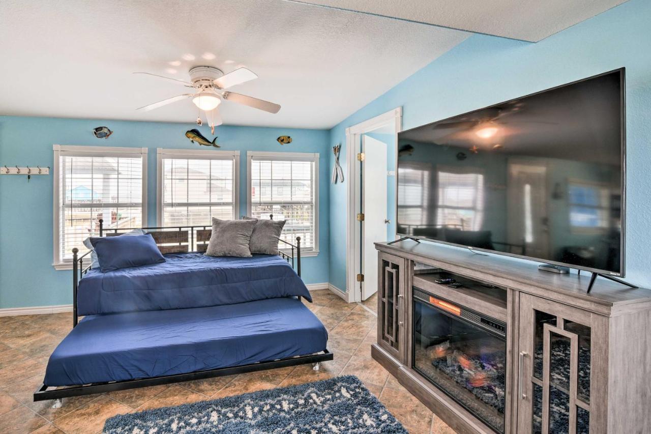 Surfside Beach Gem With Deck - 1 Block To Shore! Freeport Εξωτερικό φωτογραφία