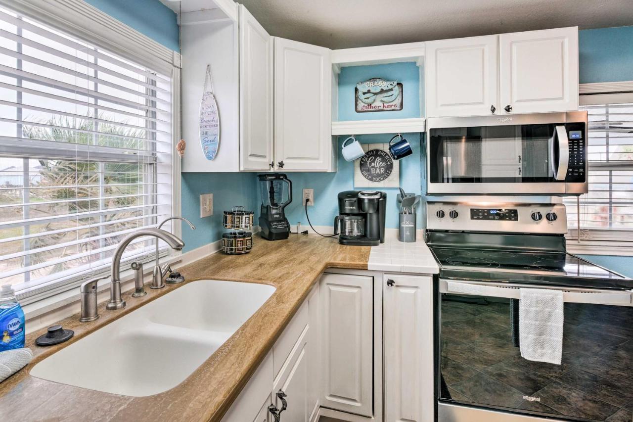 Surfside Beach Gem With Deck - 1 Block To Shore! Freeport Εξωτερικό φωτογραφία