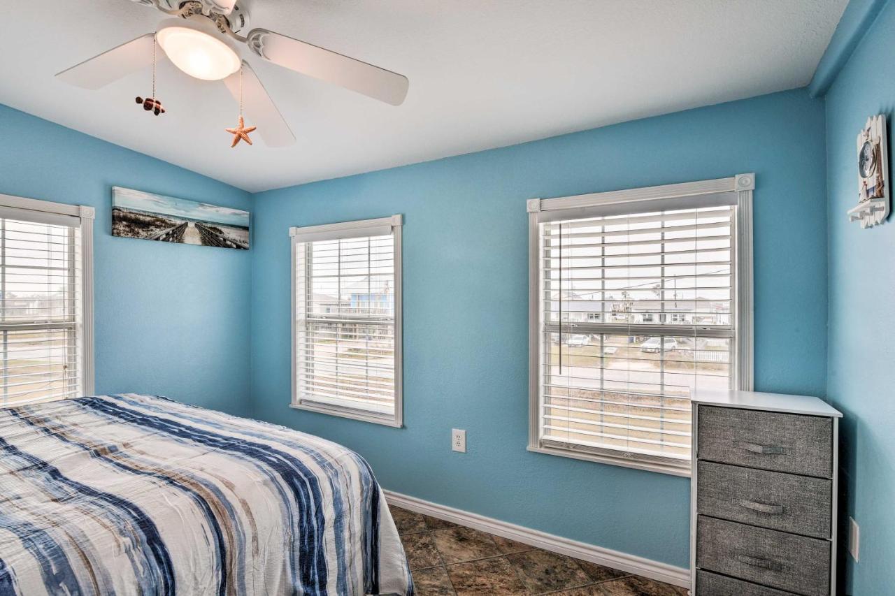 Surfside Beach Gem With Deck - 1 Block To Shore! Freeport Εξωτερικό φωτογραφία