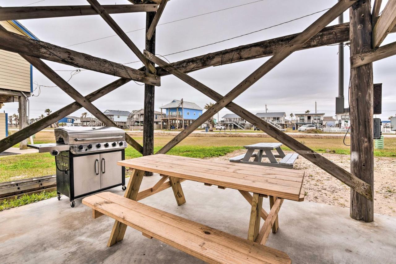 Surfside Beach Gem With Deck - 1 Block To Shore! Freeport Εξωτερικό φωτογραφία