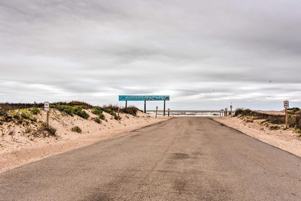Surfside Beach Gem With Deck - 1 Block To Shore! Freeport Εξωτερικό φωτογραφία