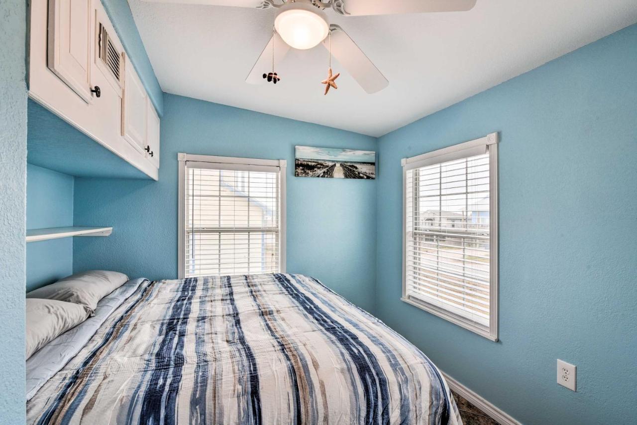 Surfside Beach Gem With Deck - 1 Block To Shore! Freeport Εξωτερικό φωτογραφία